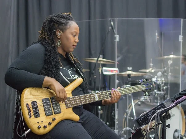 Nadine Lee performing with guitar